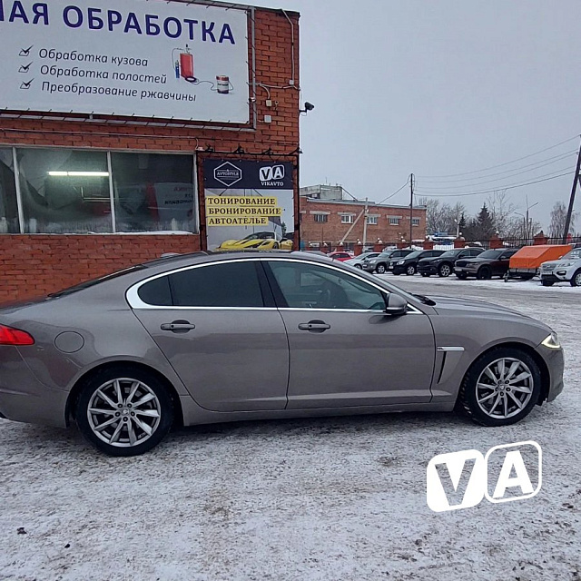 Jaguar XF